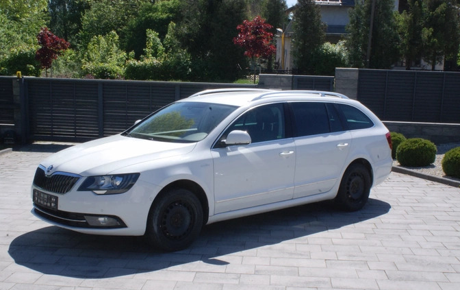 Skoda Superb cena 53000 przebieg: 225000, rok produkcji 2015 z Zabłudów małe 16